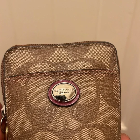 Coach, please check all picture of condition - Picture 8 of 17